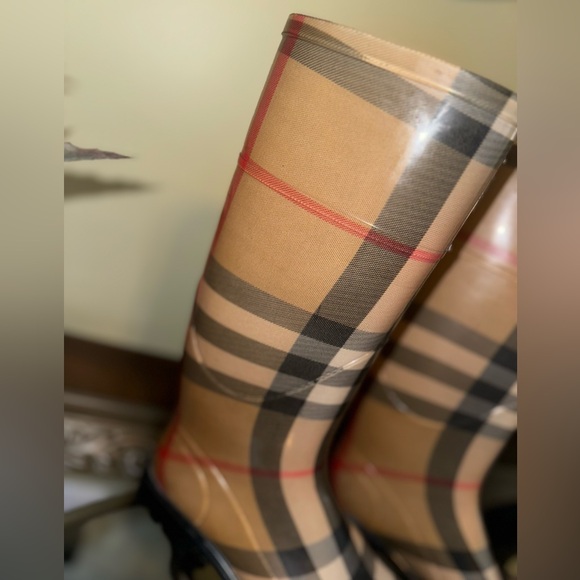 TALL CLASSIC BURBERRY RAIN BOOTS - Picture 9 of 14